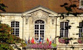 facade-mairie-fleurie